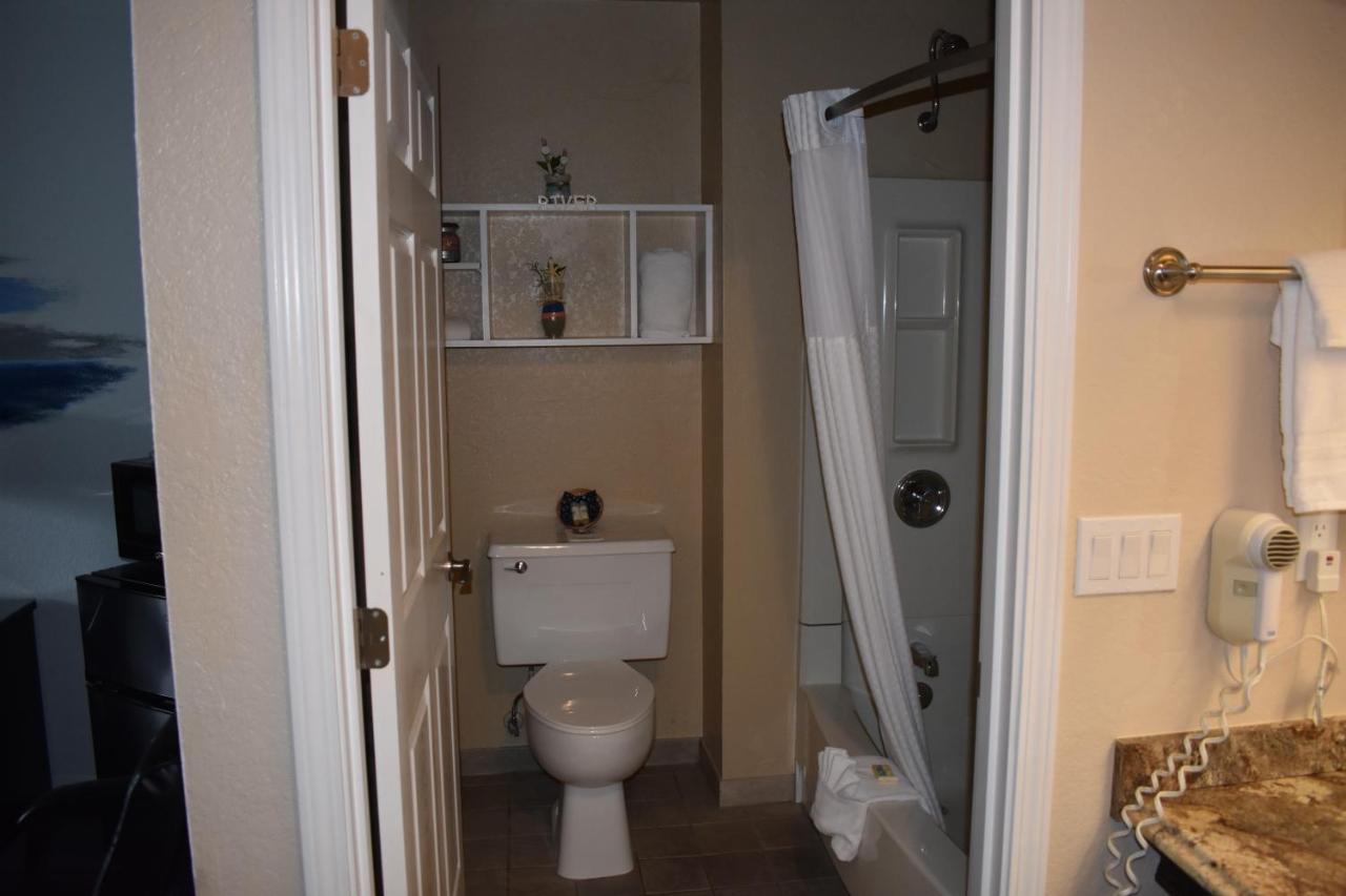Lighthouse Cove Inn Bandon Luaran gambar Bathroom