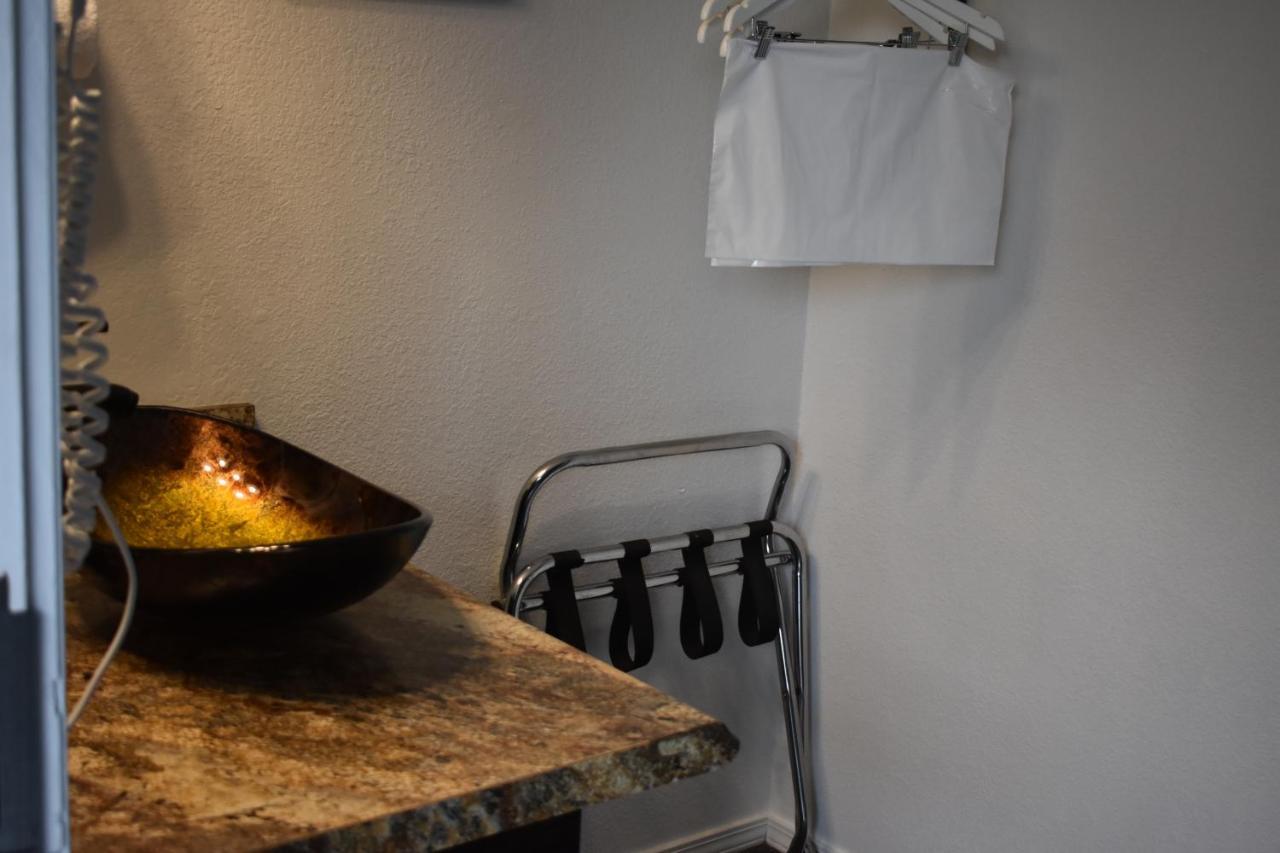 Lighthouse Cove Inn Bandon Luaran gambar A tea bag warmer