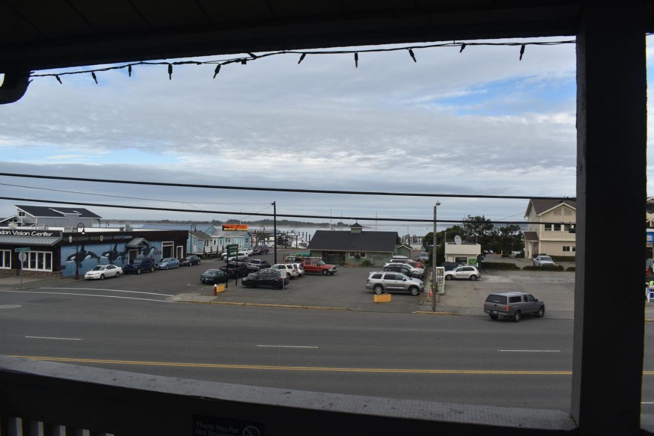 Lighthouse Cove Inn Bandon Luaran gambar View of downtown Port Alberni