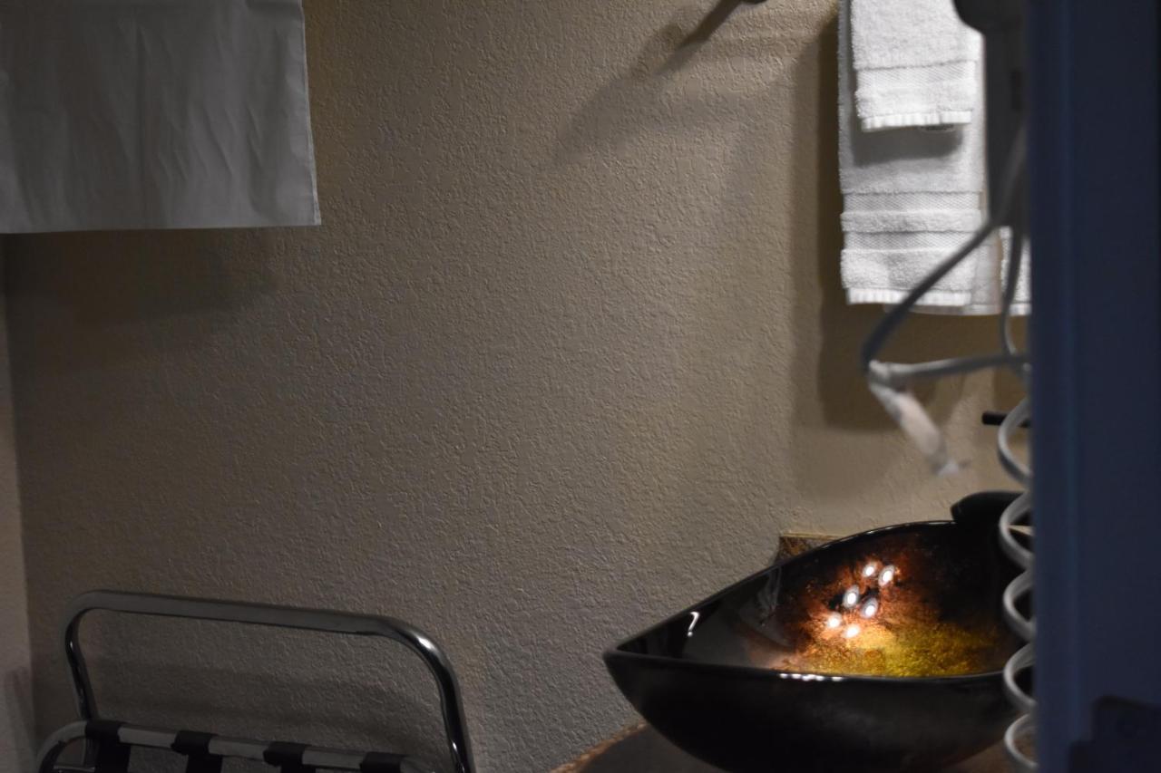 Lighthouse Cove Inn Bandon Luaran gambar A pot of boiling oil