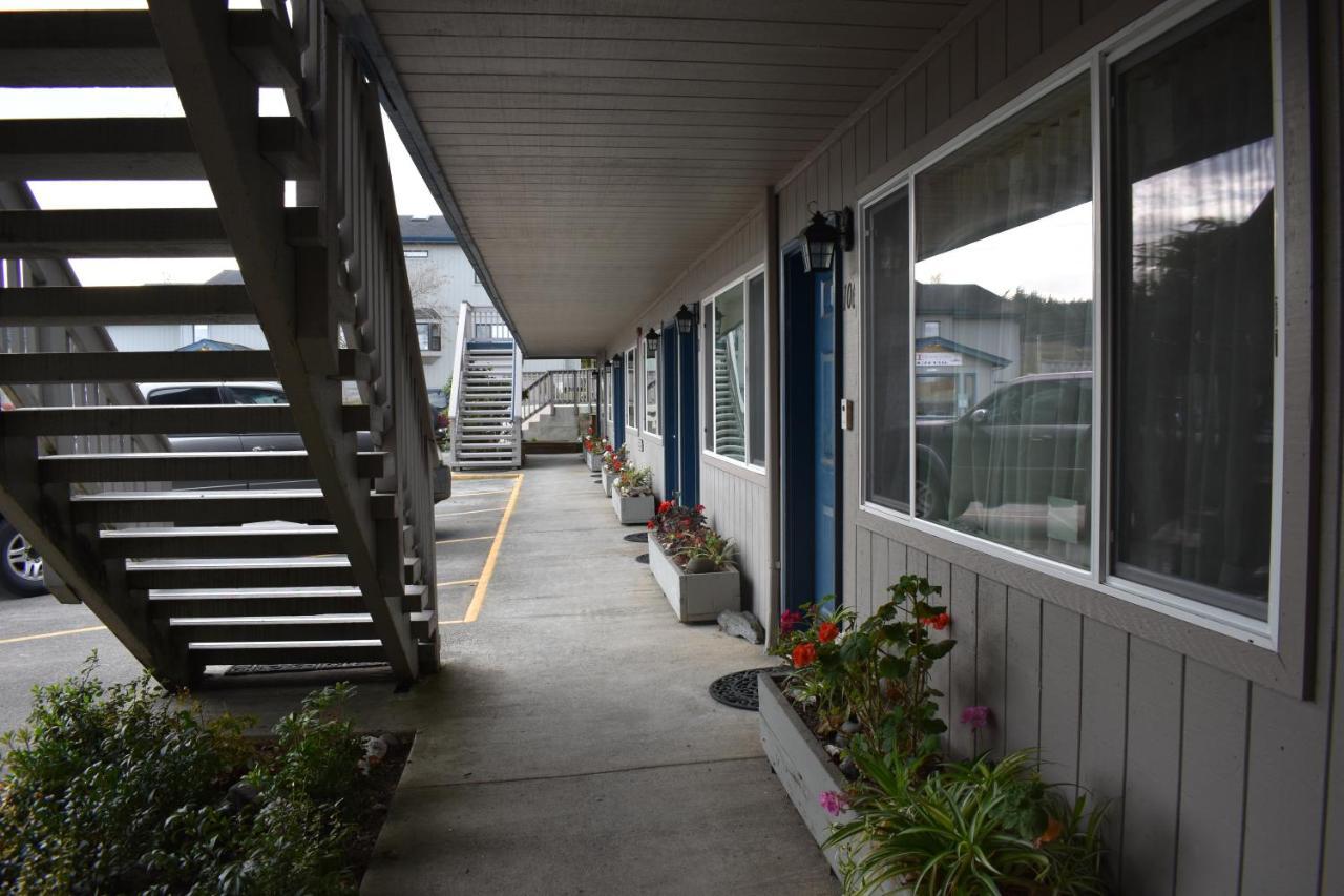 Lighthouse Cove Inn Bandon Luaran gambar The exterior of the rooms at the motel