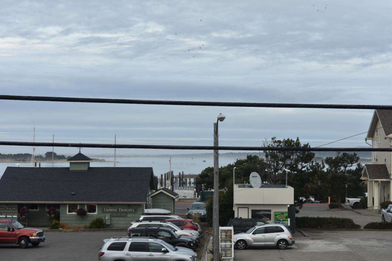 Lighthouse Cove Inn Bandon Luaran gambar View of the airport from the town of Port Angeles