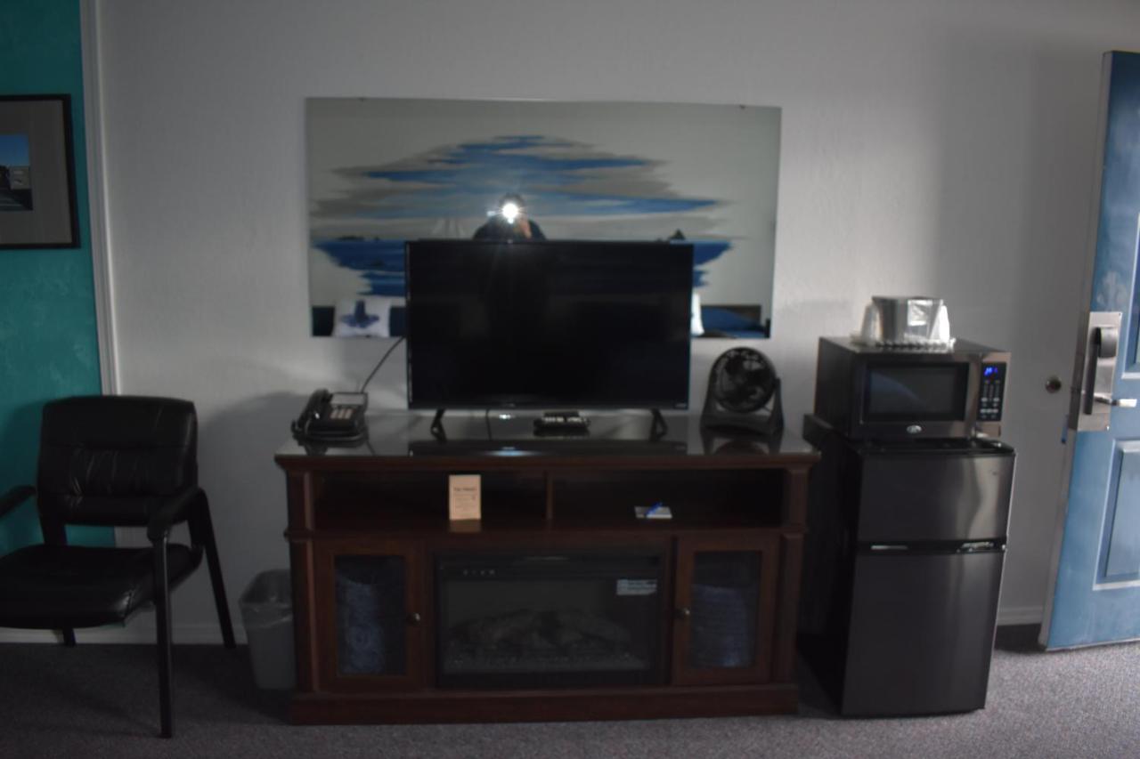 Lighthouse Cove Inn Bandon Luaran gambar A typical dorm room at the University of Maine