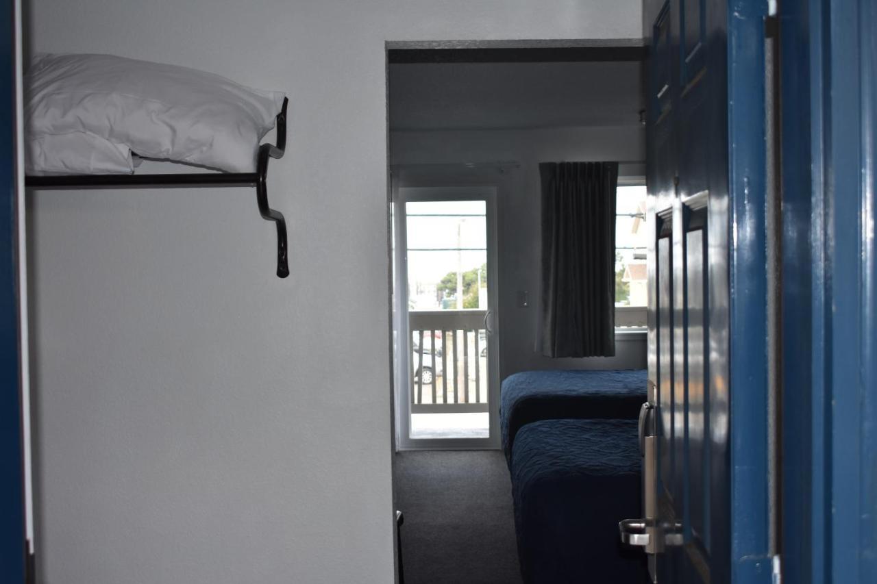 Lighthouse Cove Inn Bandon Luaran gambar A room at the motel