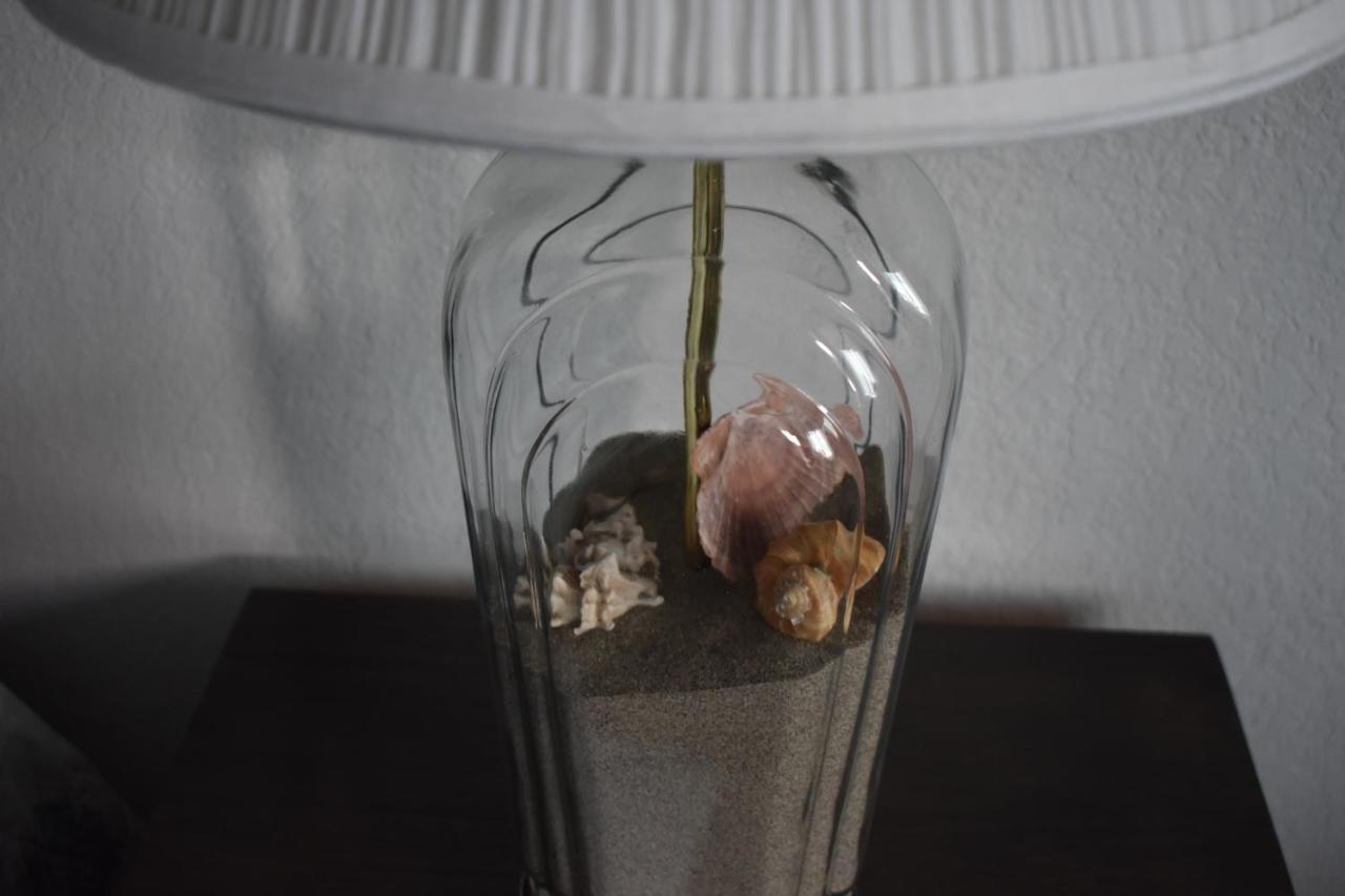 Lighthouse Cove Inn Bandon Luaran gambar A lamp with a quartz crystal