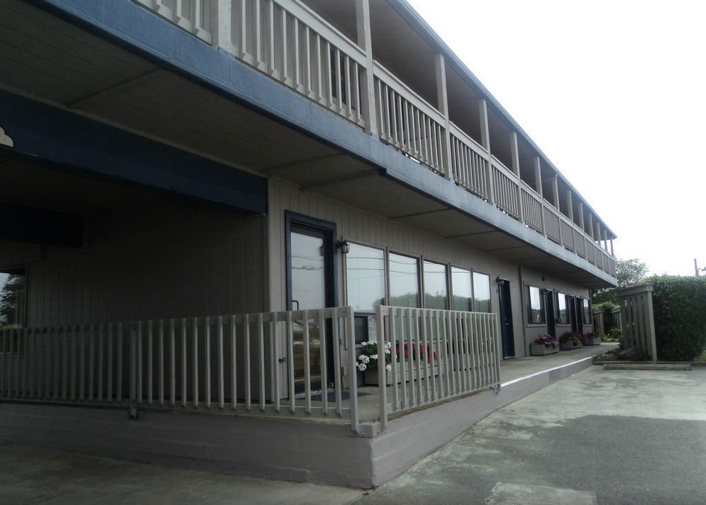 Lighthouse Cove Inn Bandon Luaran gambar The hotel in 2011